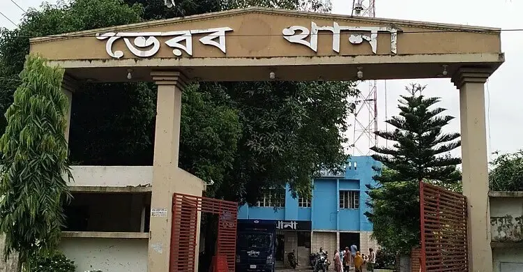 কিশোরগঞ্জে শিক্ষিকাকে দা দিয়ে কোপালেন শিক্ষার্থীর মা