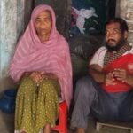 অন্ধত্বকে জয় করে ৫০ বছর ধরে মায়ের মুখে অন্ন জোগান মুখলেসুর