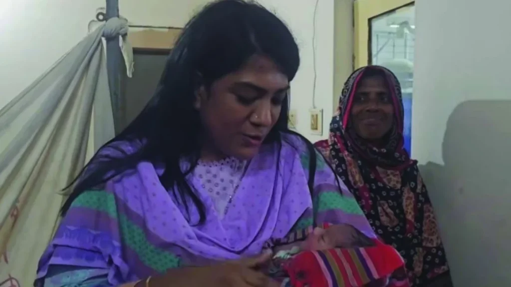 মা হলেন মানসিক ভারসাম্যহীন নারী, মেলেনি বাবার পরিচয়