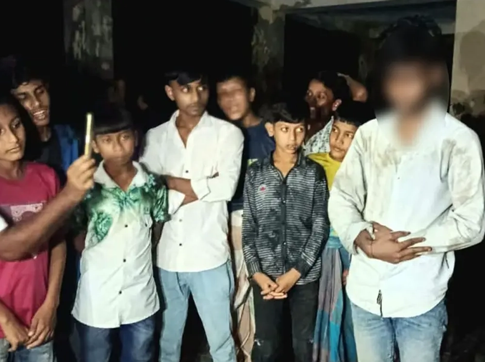 ২টি হাঁস চুরির অপরাধে যুবককে ১০০ রাকাত নামাজ পড়ালেন গ্রামবাসী