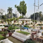 আলীশান ফ্ল্যাটের দামে ‘সাড়ে তিন হাত মাটি’