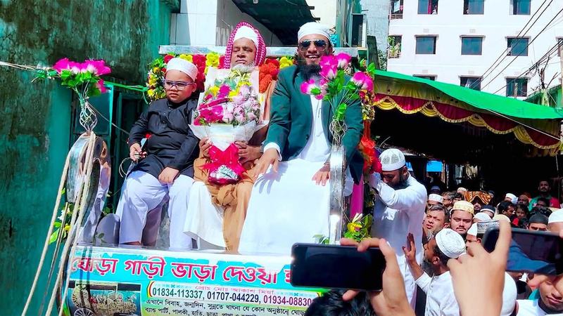টাকা-উপঢৌকন-ক্রেস্টসহ ঘোড়ার গাড়িতে ইমামকে রাজকীয় বিদায়