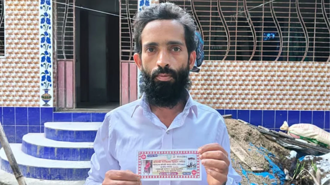 ২০ টাকার টিকিটে ৩০ লাখ টাকা পাচ্ছেন কৃষক হানিফ মিয়া