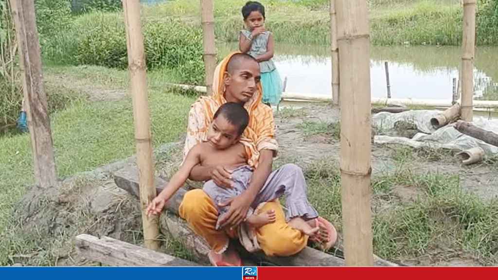 সন্তা\নের মাথা গোঁজার ঠাঁই পেতে মাথার চু\ল বিক্রি করলেন মা