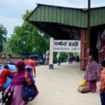শিশু সন্তানকে রেখে চলন্ত ট্রেনের নিচে ঝাঁপ দিলেন মা