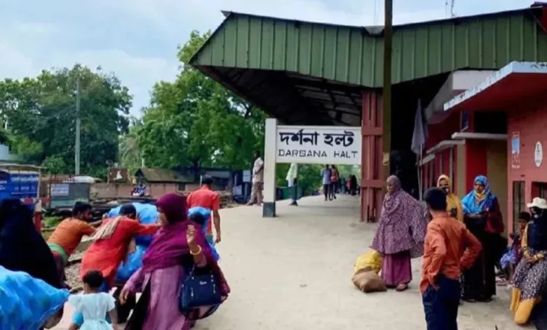 শিশু সন্তানকে রেখে চলন্ত ট্রেনের নিচে ঝাঁপ দিলেন মা